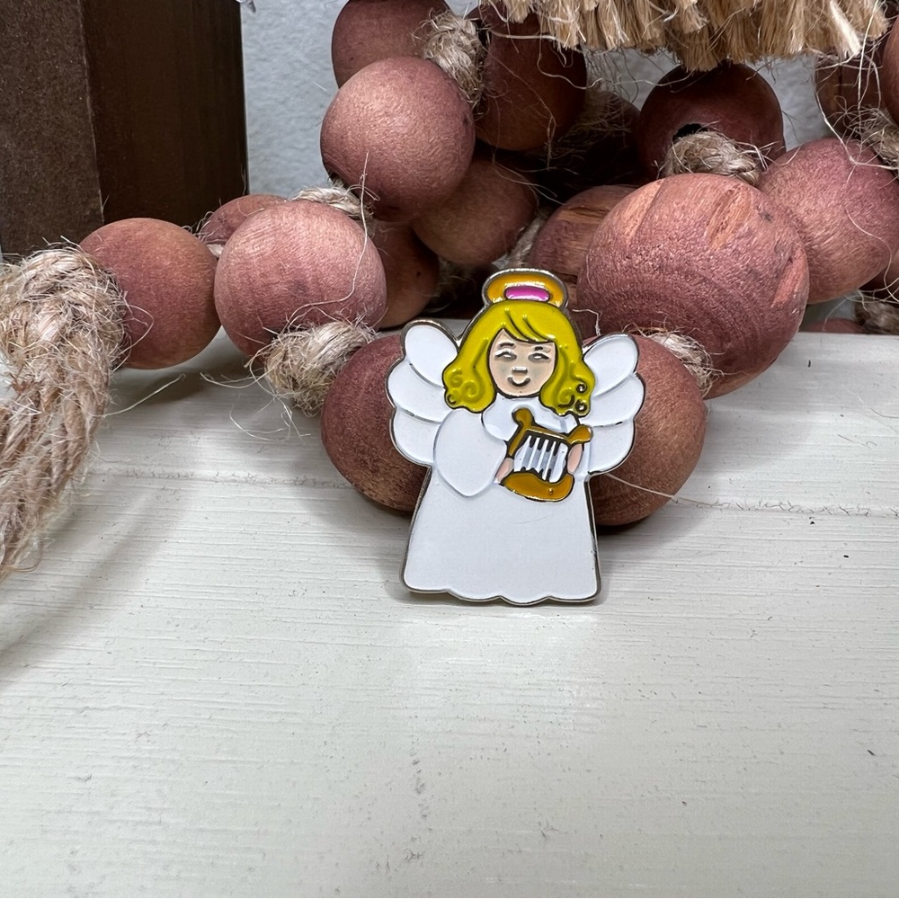 Brand New-Angel Pin - Picture 2 of 4